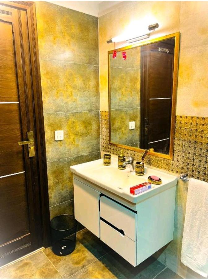 Eiffel Luxury Apartments Лахор Екстер'єр фото