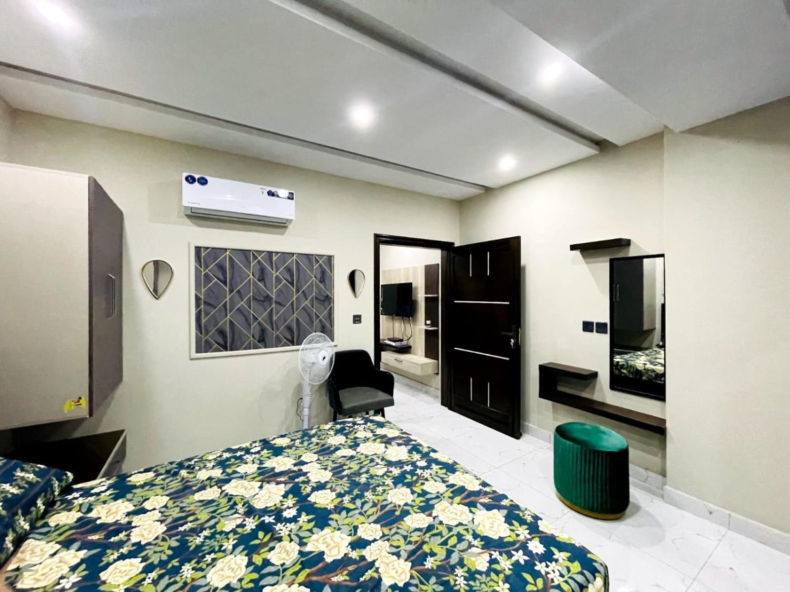 Eiffel Luxury Apartments Лахор Екстер'єр фото