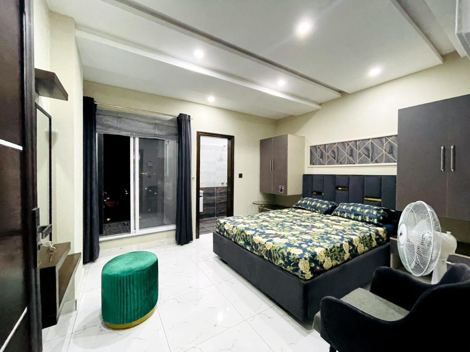 Eiffel Luxury Apartments Лахор Екстер'єр фото