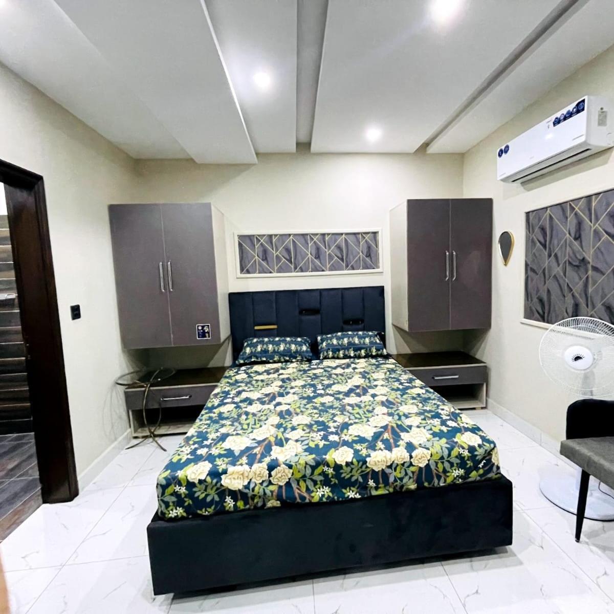 Eiffel Luxury Apartments Лахор Екстер'єр фото